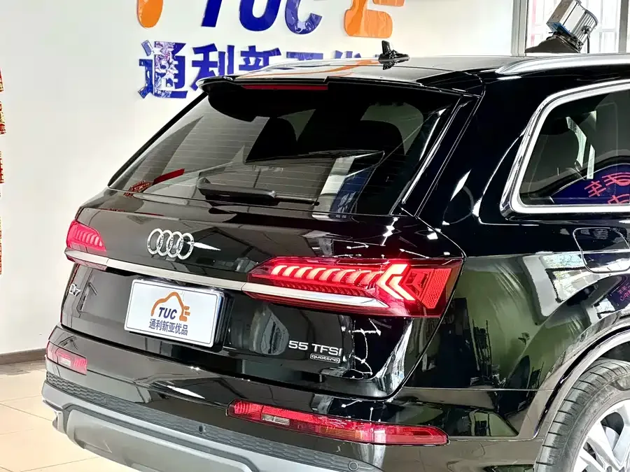 Audi Q7 2023 45 TFSI quattro S line sports model 2024 — миниатюра 3