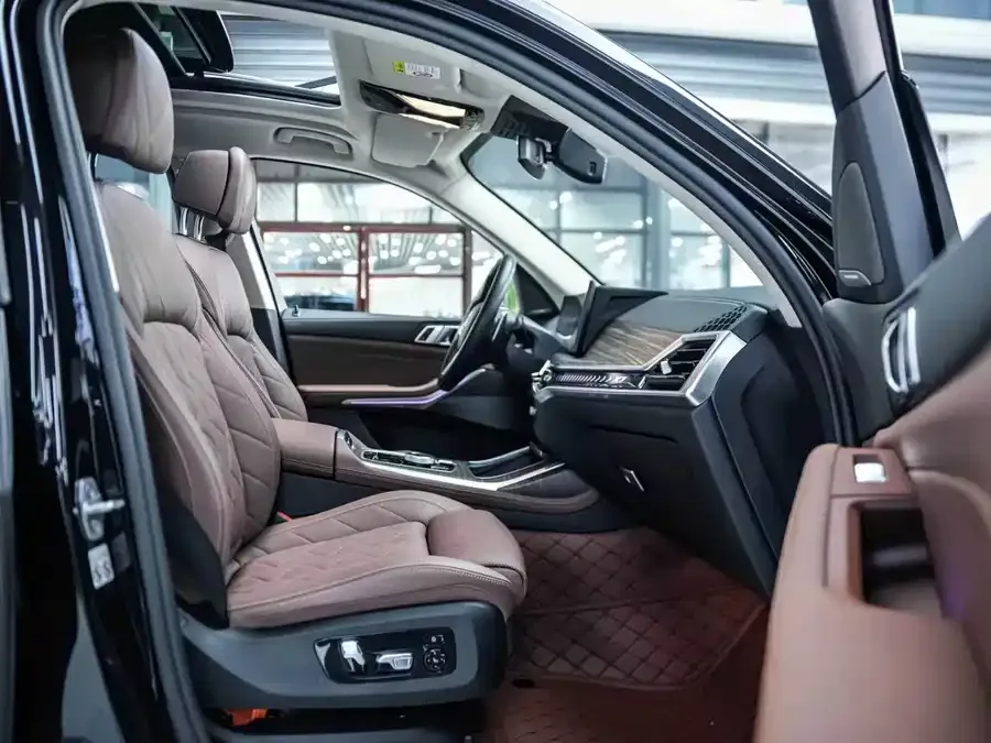 BMW X7 2023 xDrive40i Leading Luxury Package 2023 — миниатюра 3