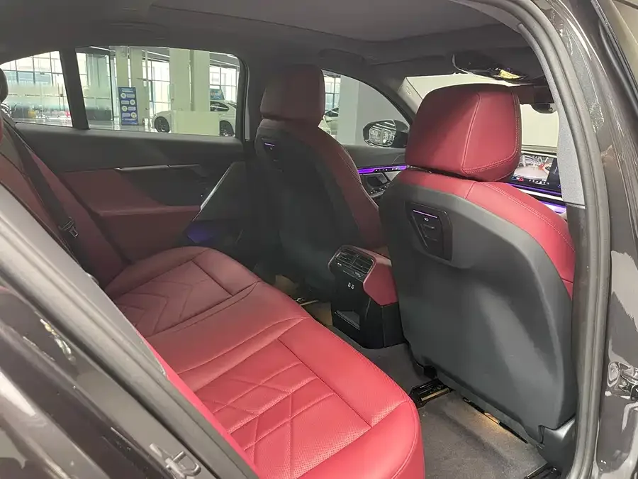 BMW 5 Series BMW 5 Series (Imported) 2024 525i M Sports Package 2024 — миниатюра 4
