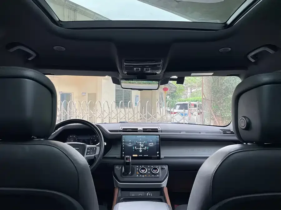 Land Rover guard Land Rover Defender 2023 facelift 110 3.0T P400 X-DYNAMIC HSE 2023 — миниатюра 5