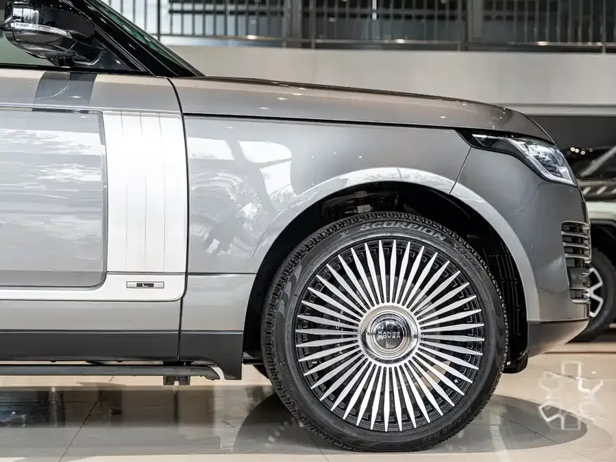 Land Rover Range Rover Range Rover 2022 3.0 L6 400PS Legendary Extended Classic Edition 2022 — миниатюра 2