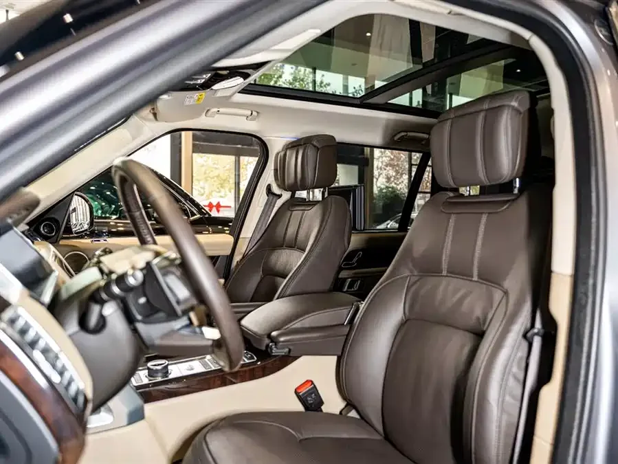 Land Rover Range Rover Range Rover 2022 3.0 L6 400PS Legendary Extended Classic Edition 2022 — миниатюра 3
