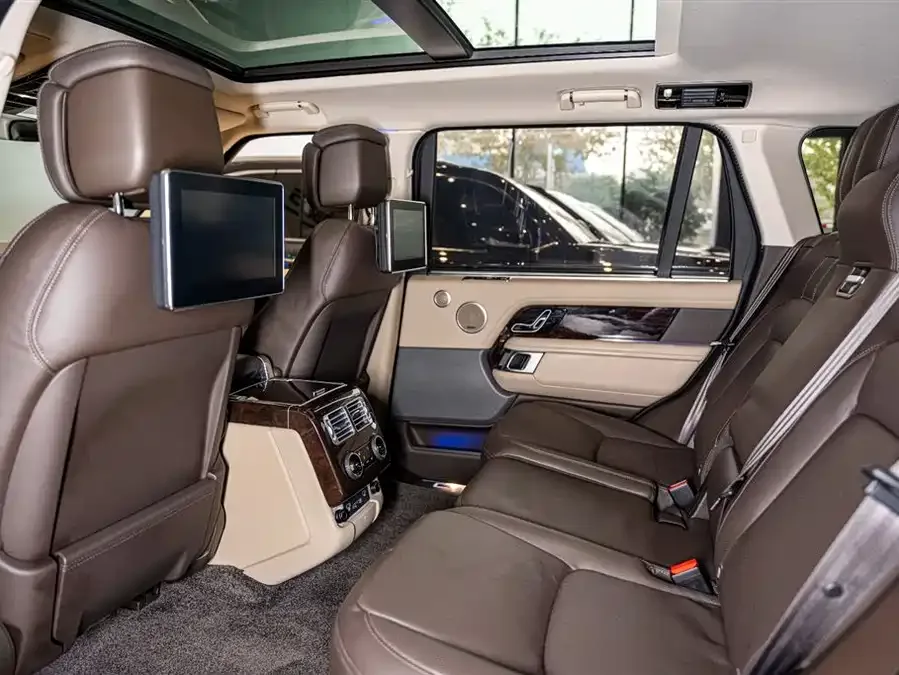 Land Rover Range Rover Range Rover 2022 3.0 L6 400PS Legendary Extended Classic Edition 2022 — миниатюра 4