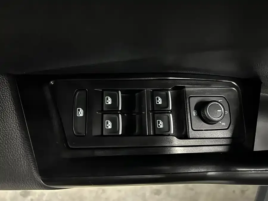 Volkswagen T-ROC T-ROC 2022 280TSI DSG 2WD Comfort PLUS 2022 — миниатюра 5