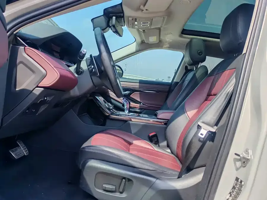 Land Rover Range Rover Aurora Range Rover Evoque 2021 Evoque L 249PS R-Dynamic First edition 2022 — миниатюра 3
