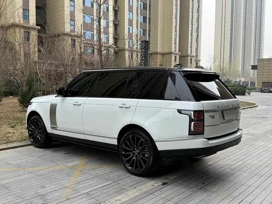 Land Rover Range Rover Range Rover 2022 3.0 L6 400PS Honor Creation Extended Edition 2022 — миниатюра 2