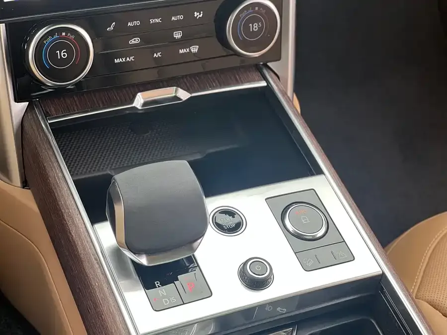 Land Rover Range Rover Range Rover 2023 3.0 L6 400PS Genesis Extended Edition 2023 — миниатюра 5