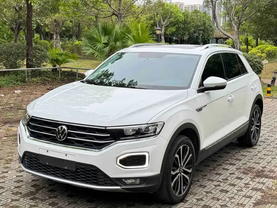 Volkswagen T-ROC T-ROC 2022 280TSI DSG 2WD Comfort PLUS 2022 — фото 1, купить с доставкой в Москву