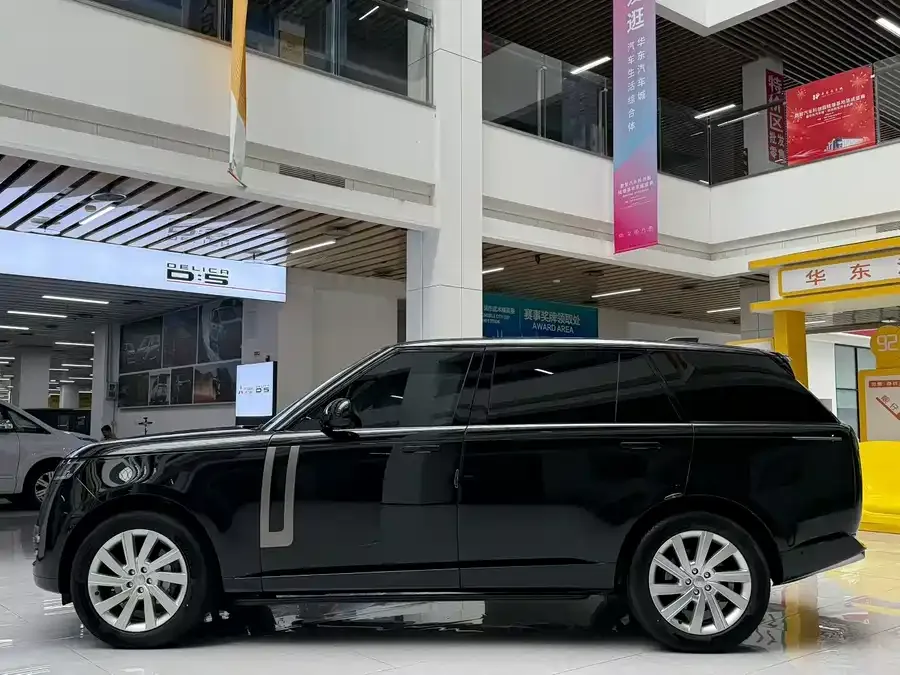 Land Rover Range Rover Range Rover 2023 3.0 L6 400PS Seven-seat Extended Edition 2024 — миниатюра 2