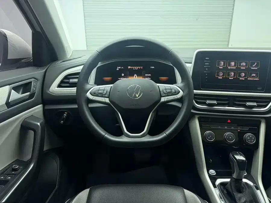 Volkswagen T-ROC T-ROC 2023 280TSI DSG 2WD Time Edition 2023 — миниатюра 5