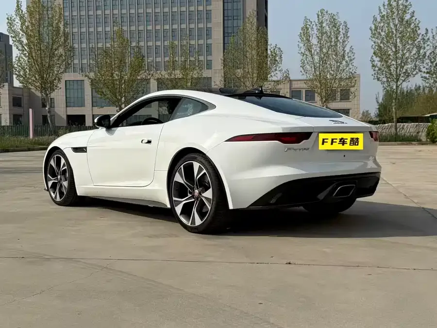 Jaguar F-Type 2022 P300 hardtop version R-DYNAMIC BLACK 2022 — миниатюра 4