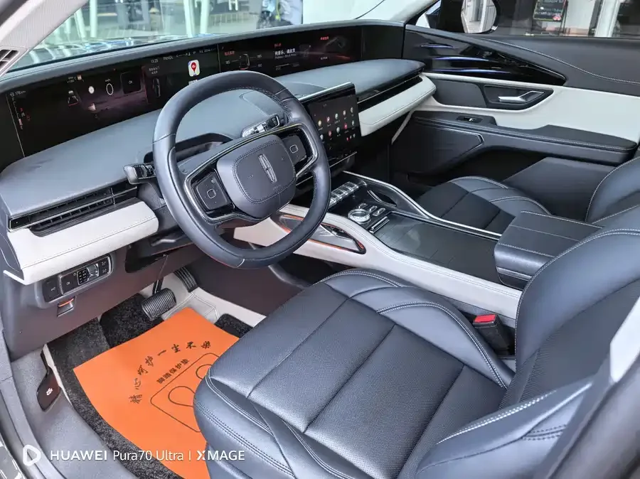 Lincoln Navigator Navigator 2025 2.0T 4WD Premium Edition 2024 — миниатюра 3