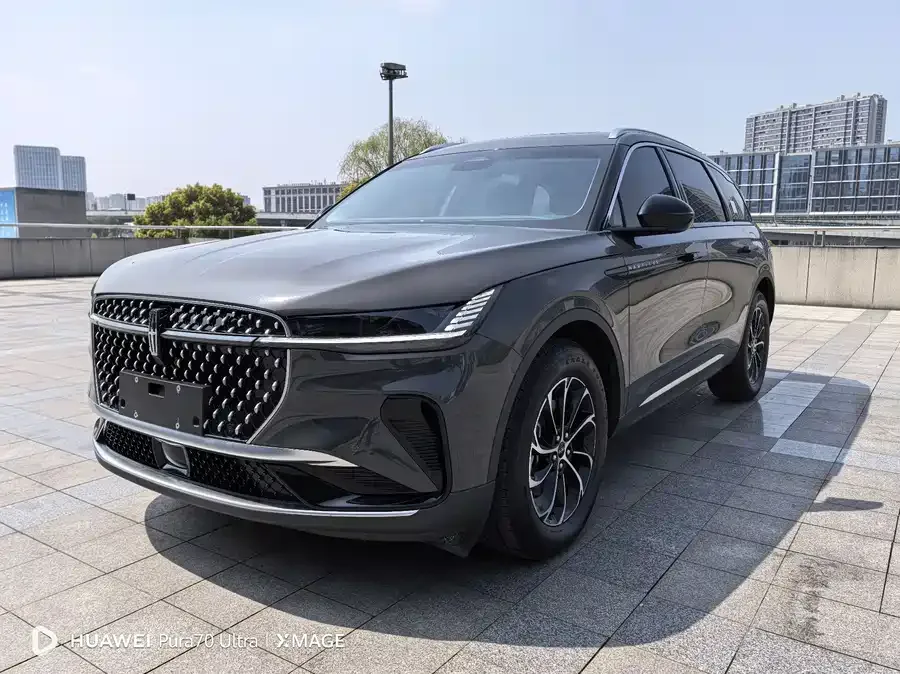 Lincoln Navigator Navigator 2025 2.0T 4WD Premium Edition 2024 — фото 1, купить с доставкой в Москву
