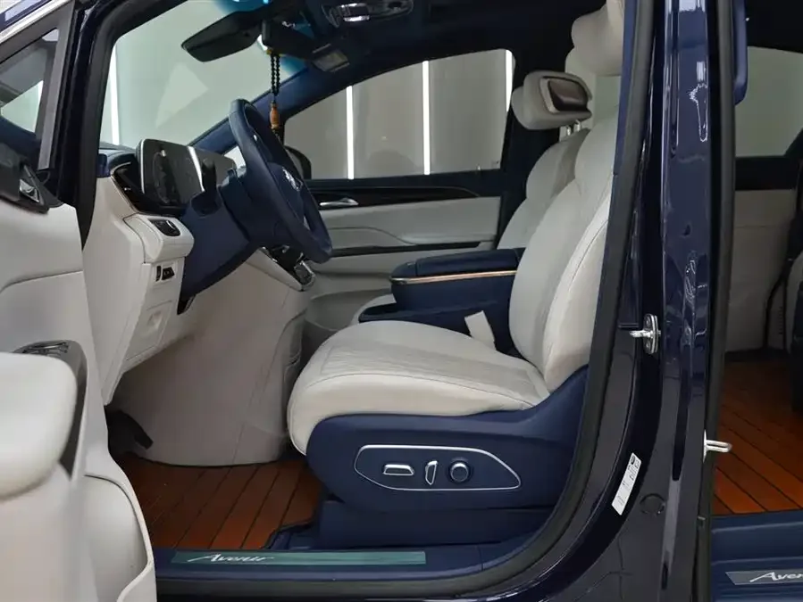 Buick GL8 2022 Avenir Four-seat Premium Edition 2023 — миниатюра 3