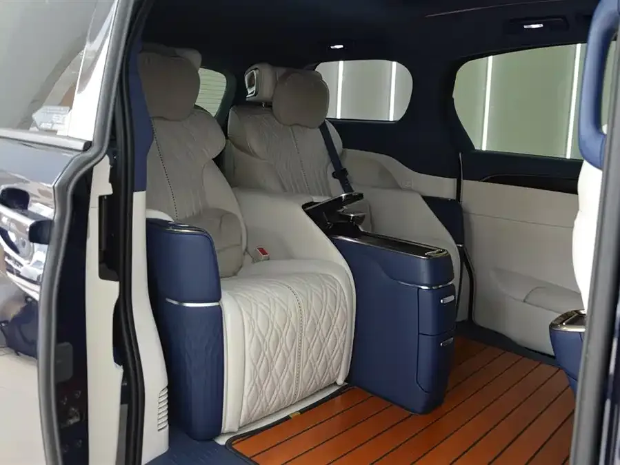 Buick GL8 2022 Avenir Four-seat Premium Edition 2023 — миниатюра 4