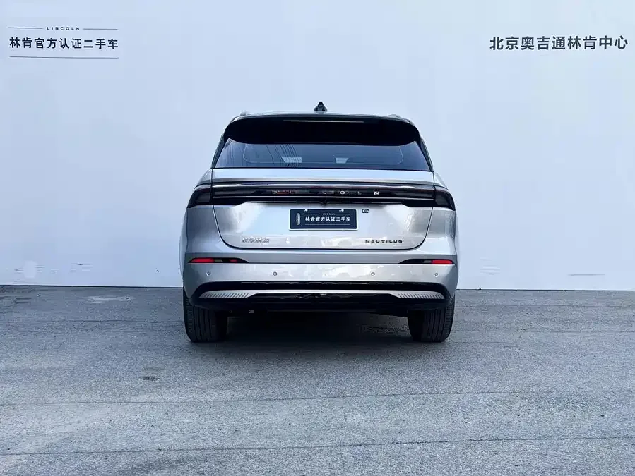 Lincoln Navigator Navigator 2025 2.0T 4WD Premium Hybrid Edition 2025 — миниатюра 2