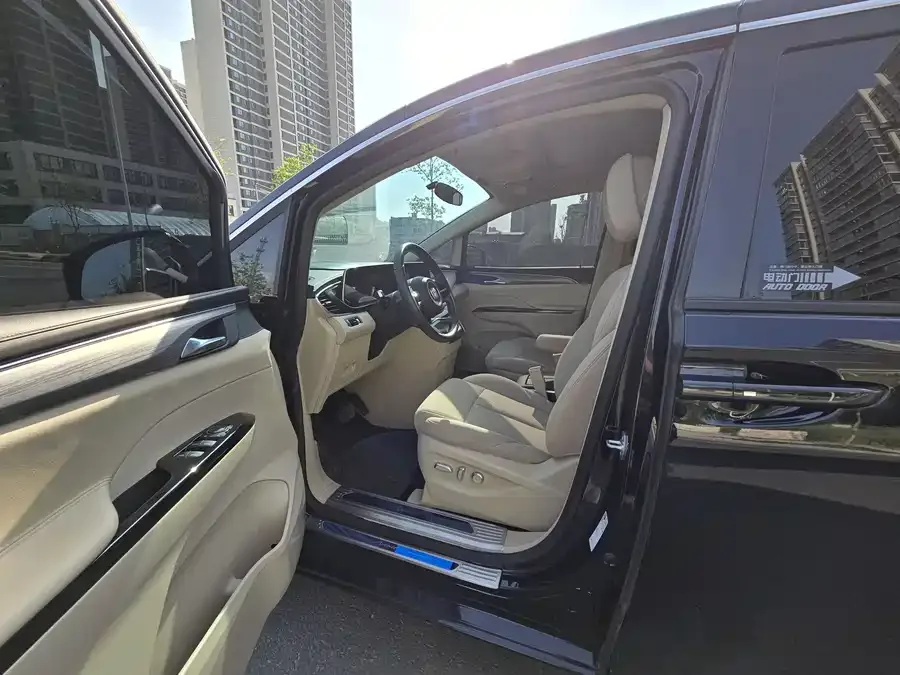 Buick GL8 New Energy Buick GL8 PHEV 2025 Land Cruiser First Edition 2025 — миниатюра 4