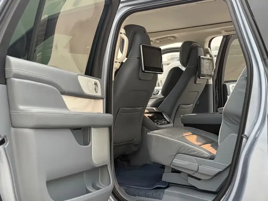 Lincoln Navigator Navigator 2020 3.5T Long-axis Presidential Edition 2022 — миниатюра 2