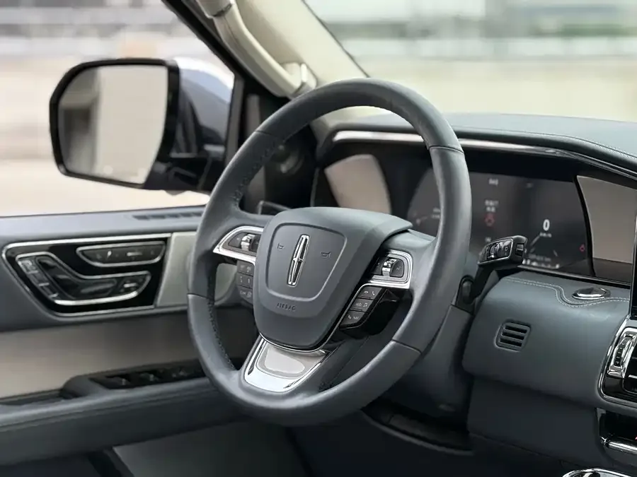 Lincoln Navigator Navigator 2020 3.5T Long-axis Presidential Edition 2022 — миниатюра 3