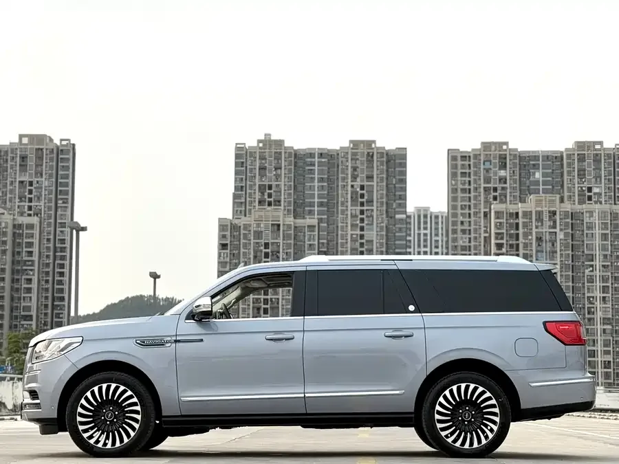 Lincoln Navigator Navigator 2020 3.5T Long-axis Presidential Edition 2022 — миниатюра 4