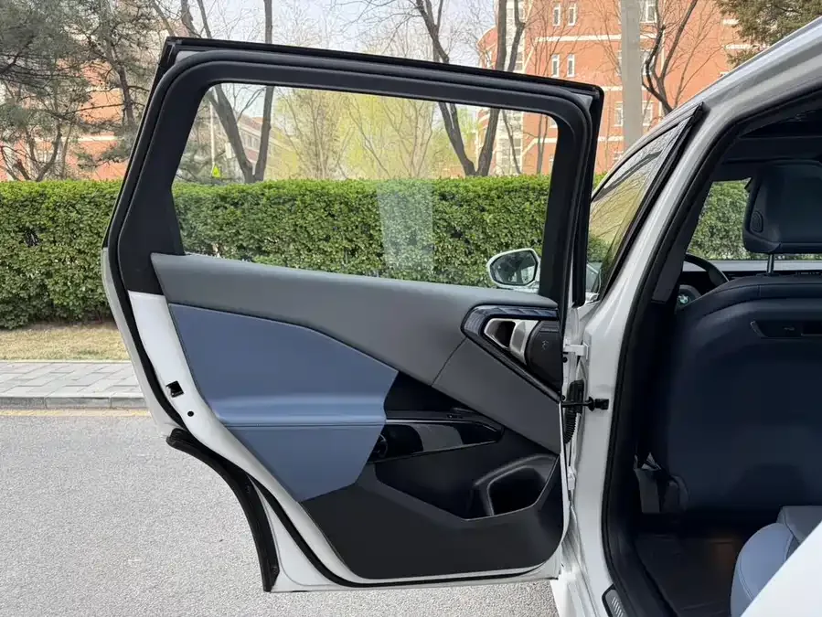 BMW X3 2025 xDrive30L Exclusive M Sport Package 2025 — миниатюра 5