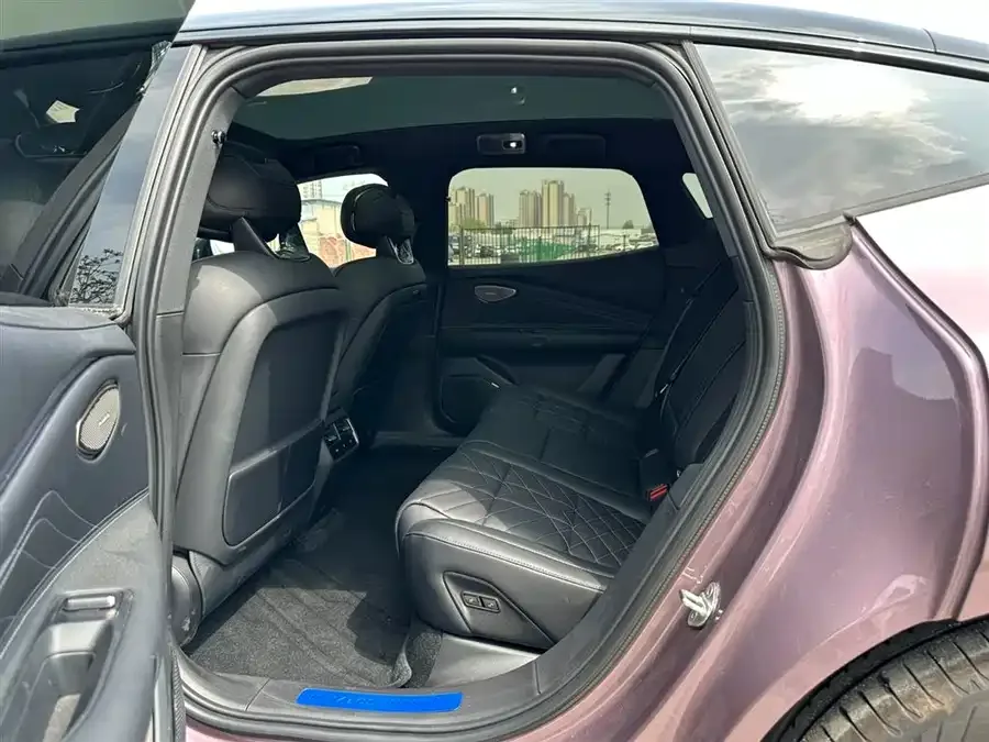Lynk & Co 10 Lynk & Co 10 2025 120 AWD Ultra 2025 — миниатюра 3