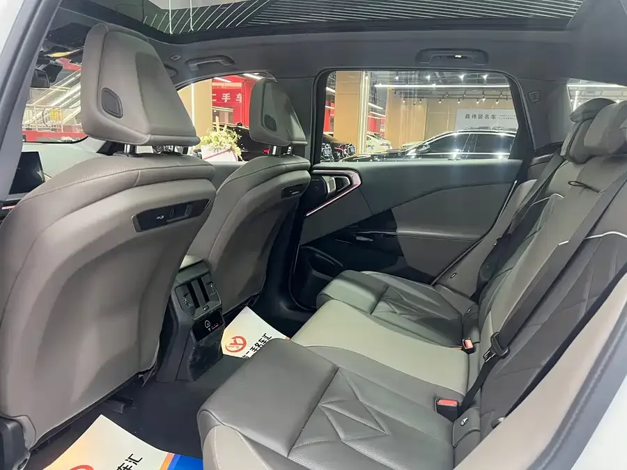 BMW X3 2025 xDrive30L Premium M Sport Night Edition 2025 — миниатюра 3