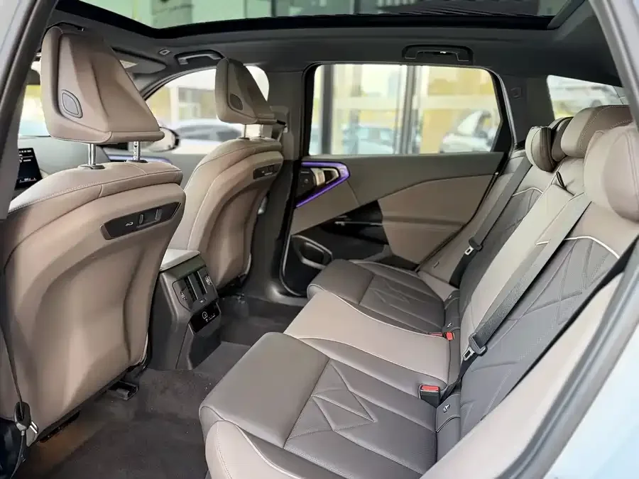 BMW X3 2025 xDrive30L Premium M Sport Night Edition 2025 — миниатюра 3
