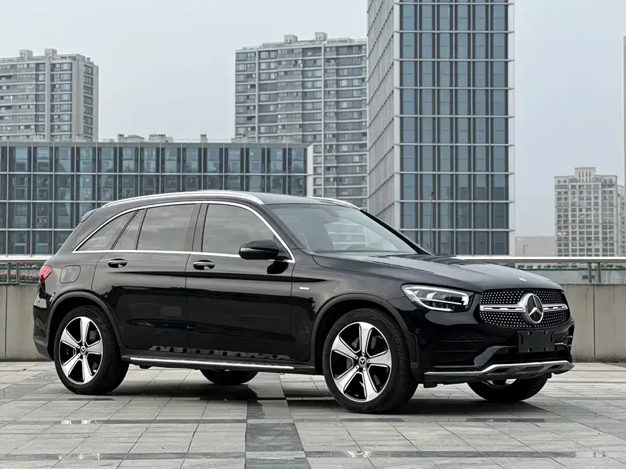 Mercedes-Benz GLC-Class 2023