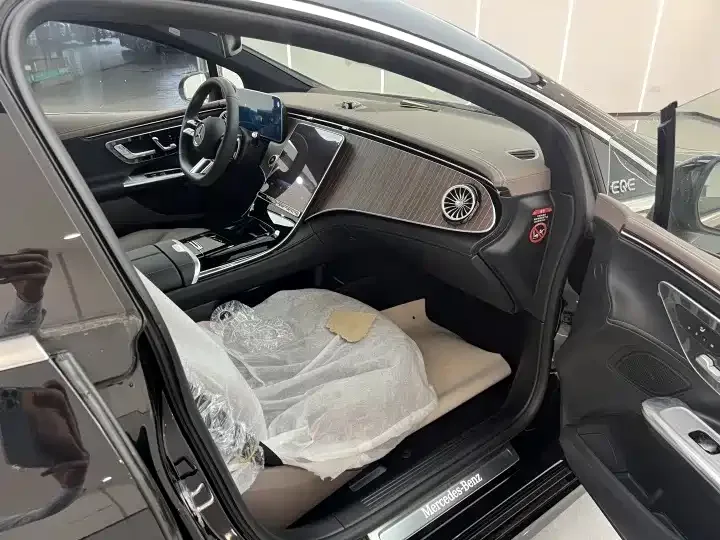 Mercedes-Benz EQE Mercedes-Benz EQE 2025 500 4MATIC Pioneer Edition 2025 — миниатюра 3