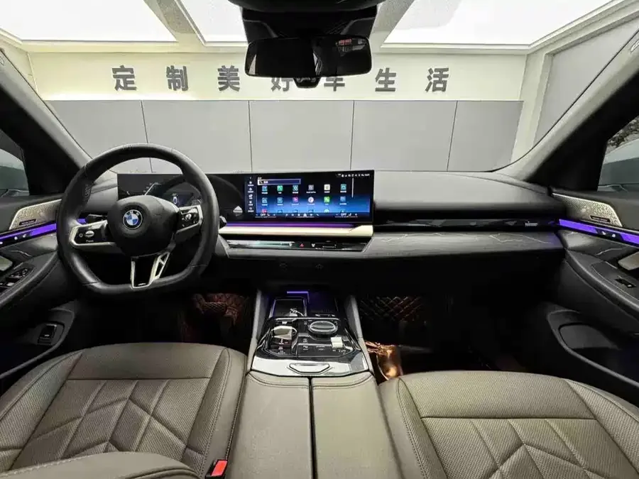 BMW 5 Series BMW 5 Series 2024 530Li Leading M Sports Package 2024 — миниатюра 2