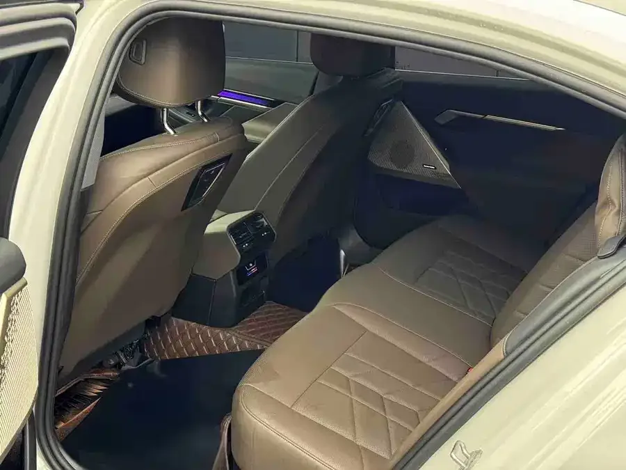 BMW 5 Series BMW 5 Series 2024 530Li Leading M Sports Package 2024 — миниатюра 4