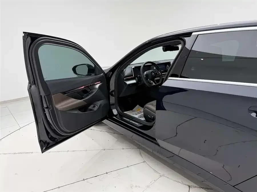 BMW 5 Series BMW 5 Series 2025 525Li M Sport Package 2025 — миниатюра 4