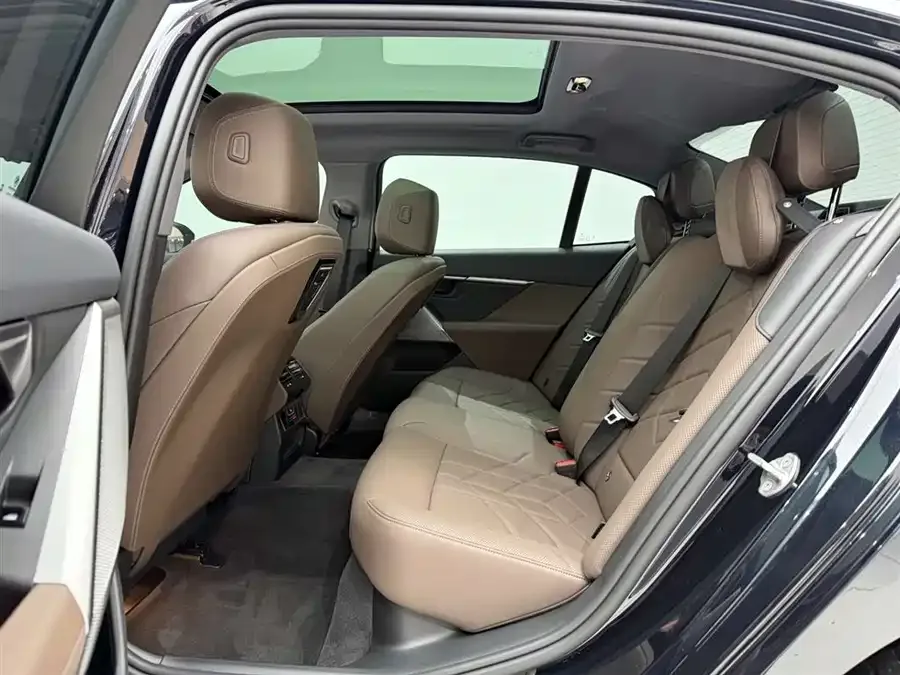 BMW 5 Series BMW 5 Series 2025 525Li M Sport Package 2025 — миниатюра 5