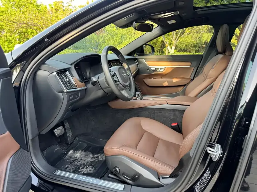 Volvo S90 2022 B5 Zhiyi Luxury Edition 2022 — миниатюра 3