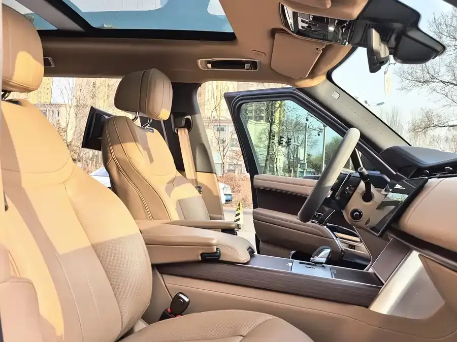 Land Rover Range Rover Range Rover 2024 3.0 L6 400PS Extended Edition 2024 — миниатюра 3