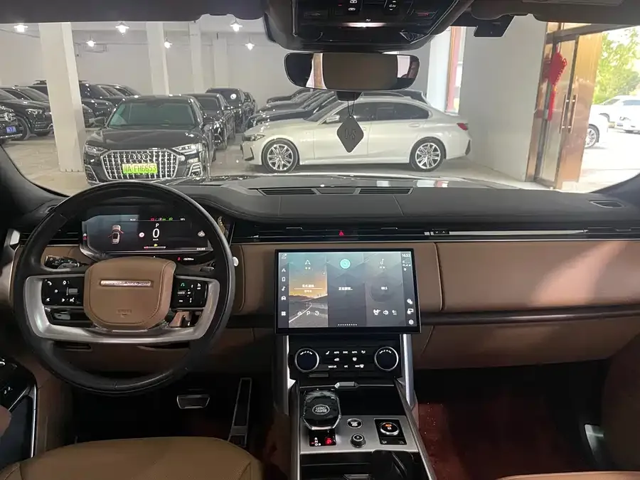 Land Rover Range Rover Range Rover 2023 3.0 L6 400PS Extended Edition 2023 — миниатюра 3