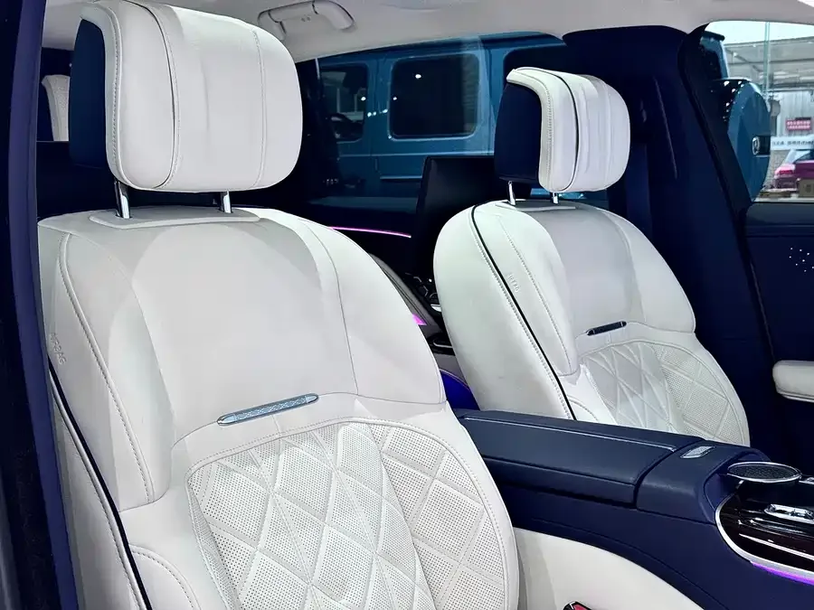 Hongqi Golden Sunflower Country Elegance Hongqi Golden Sunflower National Elegance 2024 4.0T V8 Edition 2025 — миниатюра 3
