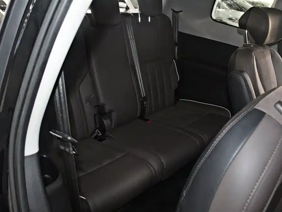 Ford Lingyu Lingyu 2023 EcoBoost 225 Premium Plus 7 Seats (2/2/3) 2023 — миниатюра 4