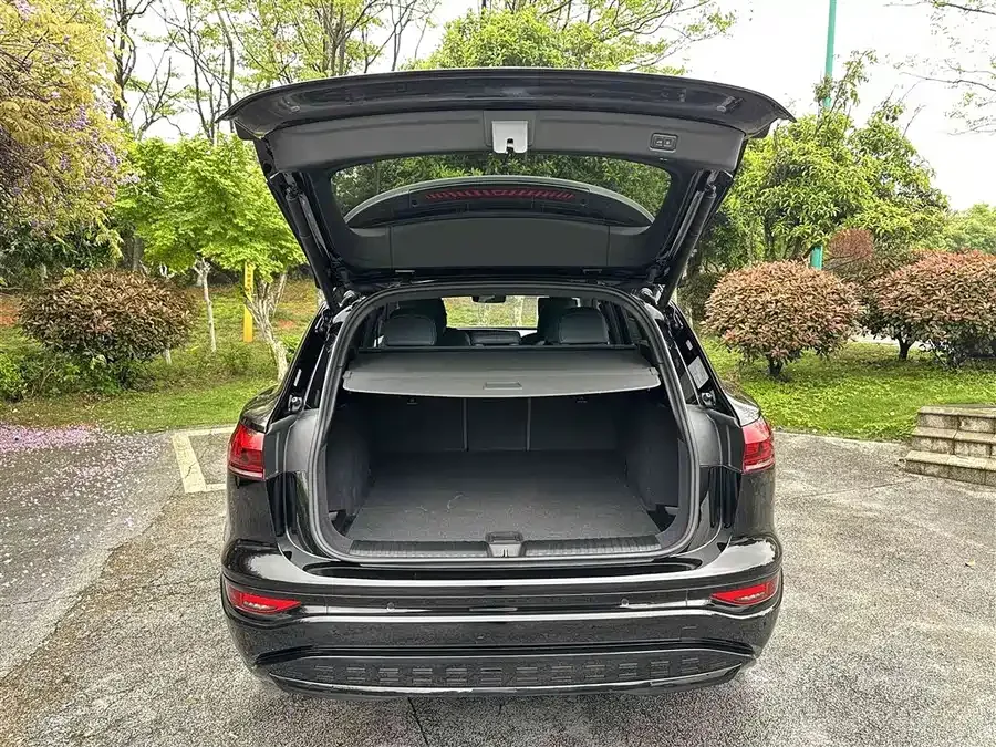 Audi Q6L e-tron 2026 First Launch Pilot Edition 2025 — миниатюра 5