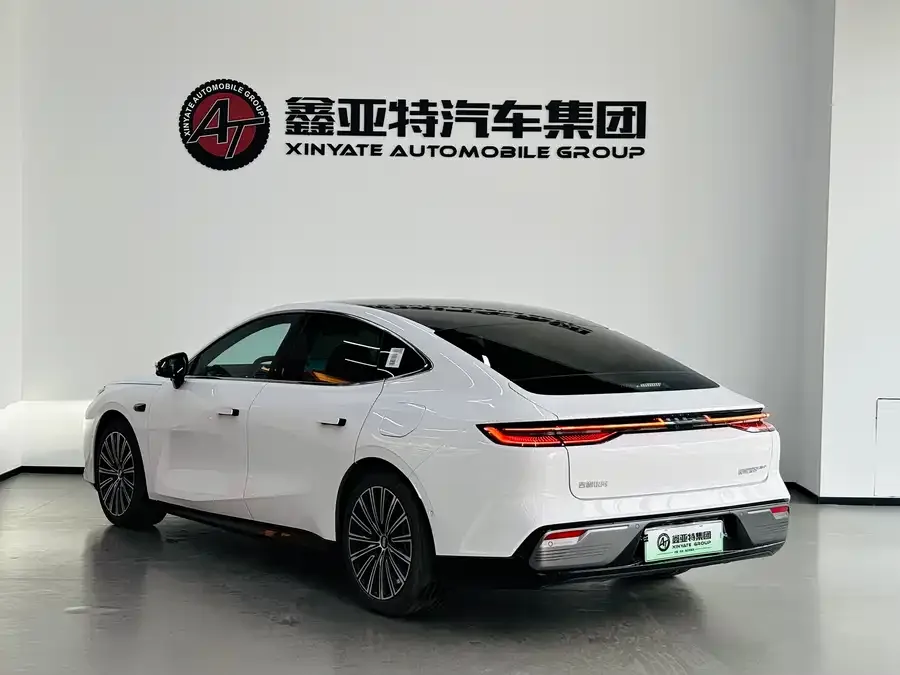 Geely Galaxy Star 8 Galaxy Star 8 2025 130km EM-P Starship Edition 2025 — миниатюра 2
