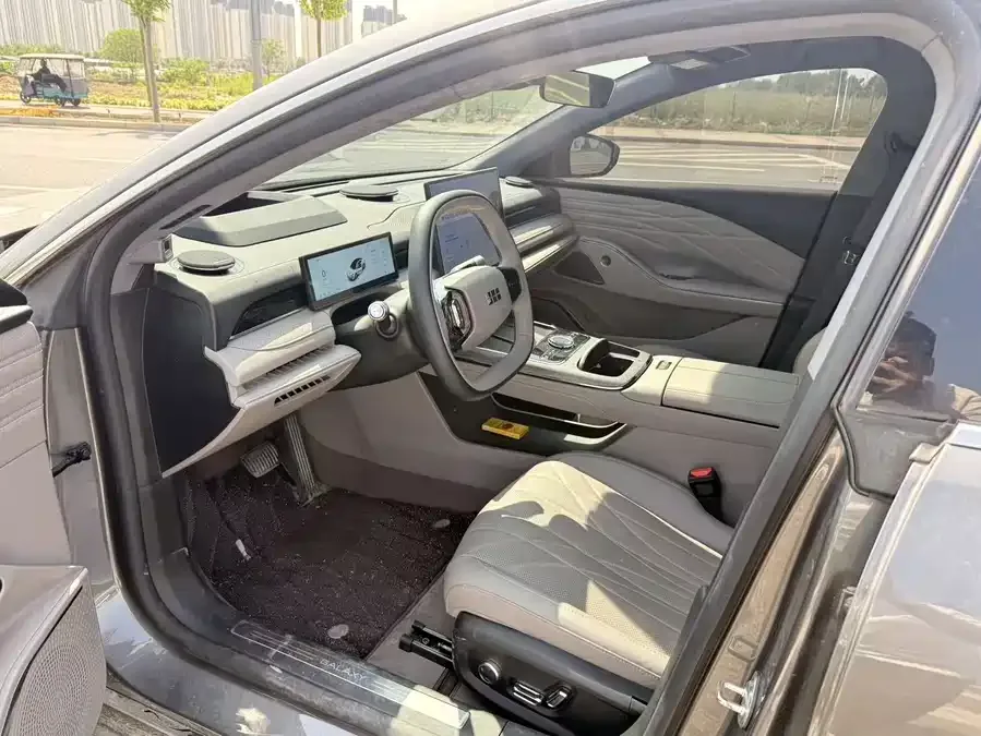 Geely Galaxy Star 8 Galaxy Star 8 2025 130km EM-i Premium Edition 2025 — миниатюра 2