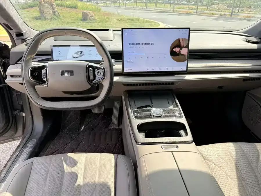 Geely Galaxy Star 8 Galaxy Star 8 2025 130km EM-i Premium Edition 2025 — миниатюра 4