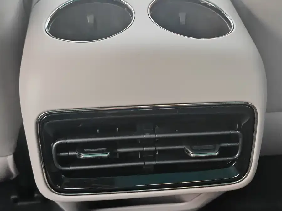 Geely Galaxy Star 8 Galaxy Star 8 2025 130km EM-i Premium Edition 2025 — миниатюра 3