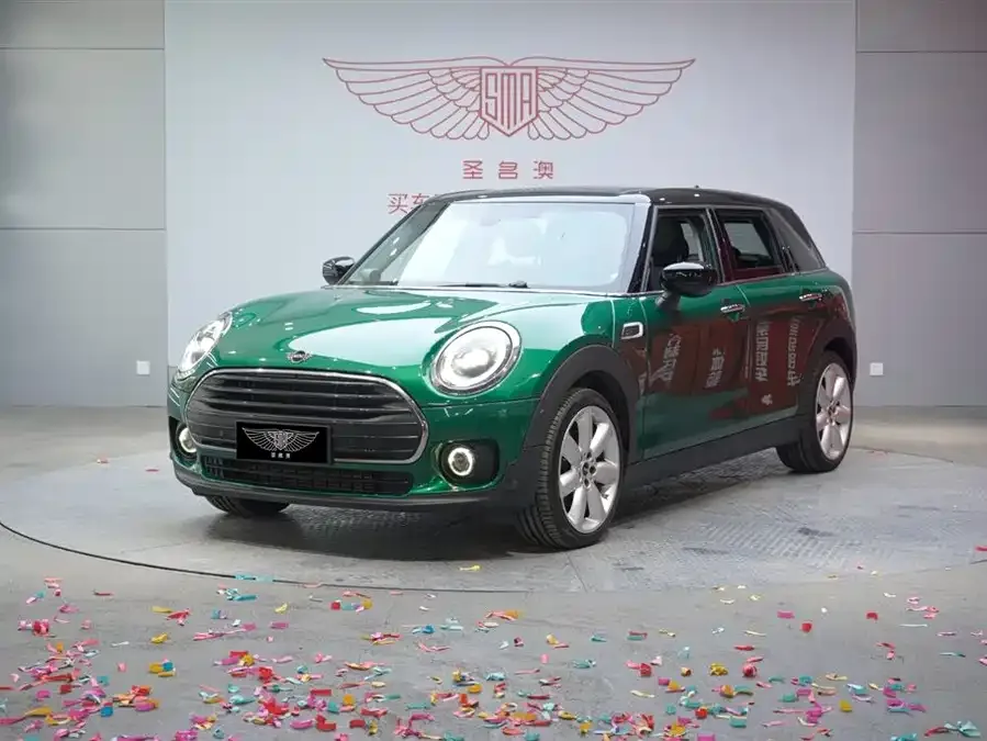 MINI CLUBMAN MINI CLUBMAN 2023 facelift 1.5T COOPER Connoisseur 2023 — фото 1, купить с доставкой в Москву