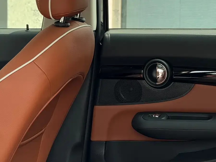 MINI CLUBMAN MINI CLUBMAN 2022 1.5T COOPER Connoisseur 2022 — миниатюра 4
