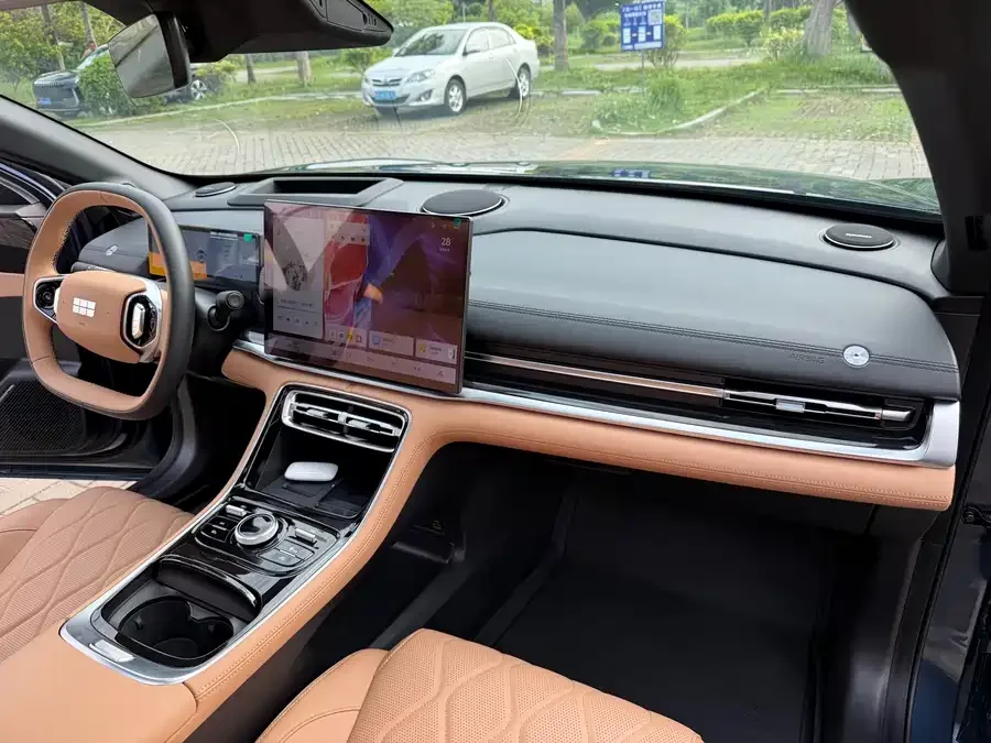 Geely Galaxy A7 Galaxy A7 2025 EM-i 150km Starship Edition 2025 — миниатюра 5