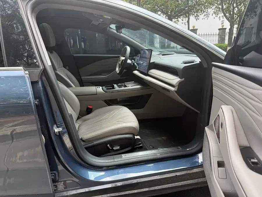 Geely Galaxy Star 8 Galaxy Star 8 2025 130km EM-i Premium Edition 2025 — миниатюра 5