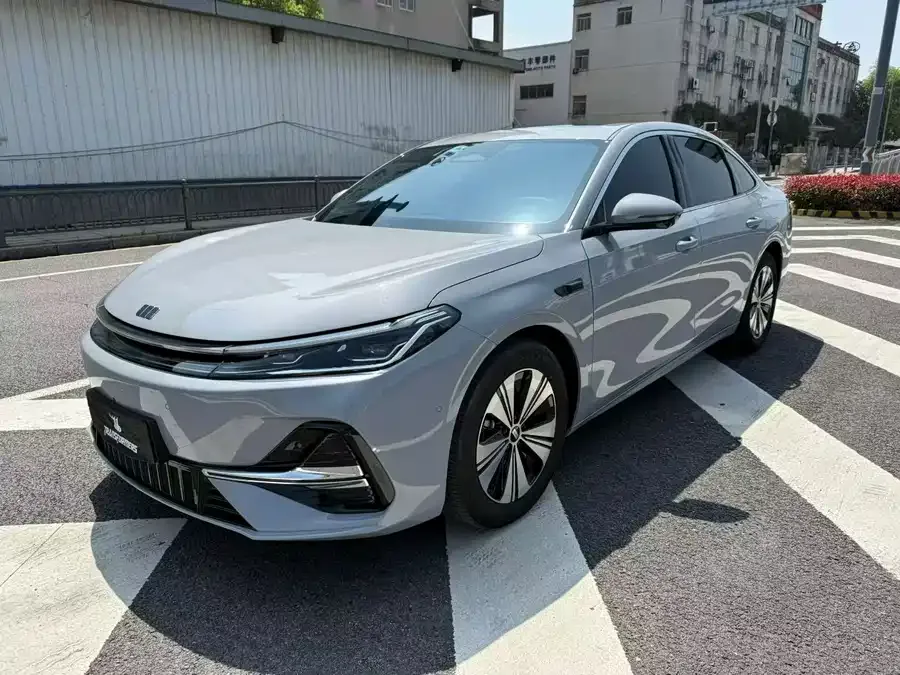 Geely Galaxy A7 Galaxy A7 2025 EM-i 70km Explorer Edition 2025 — фото 1, купить с доставкой в Москву