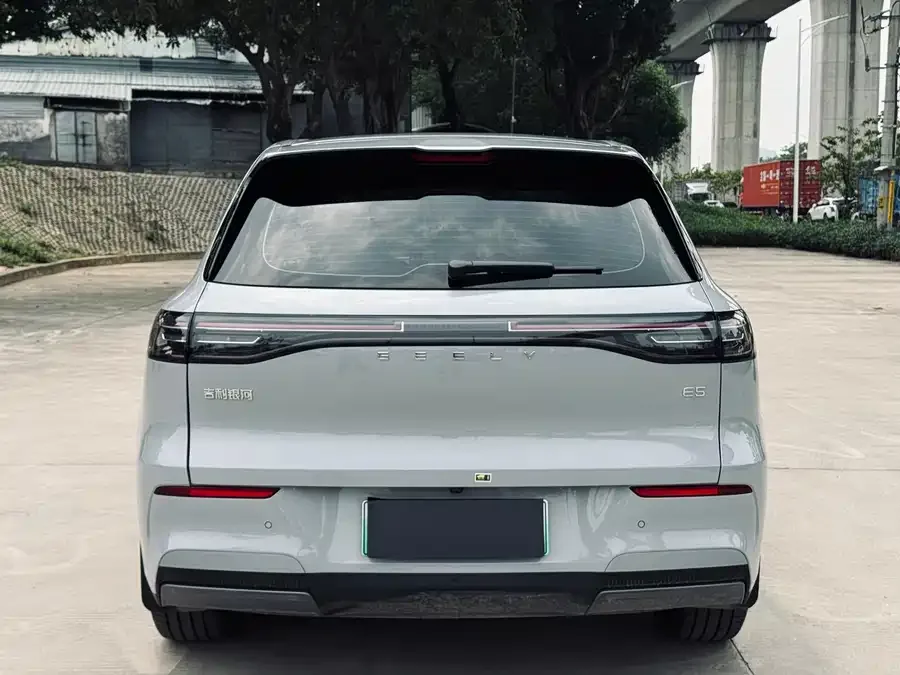 Geely Galaxy E5 Galaxy E5 2026 530km Explorer Edition 2025 — миниатюра 2